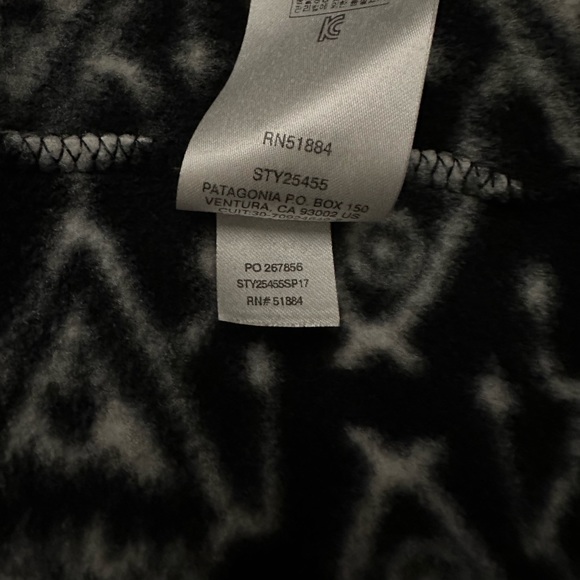 RARE Women’s patagonia Synchilla fleece snap t jacket black white tribal medium - Picture 8 of 8
